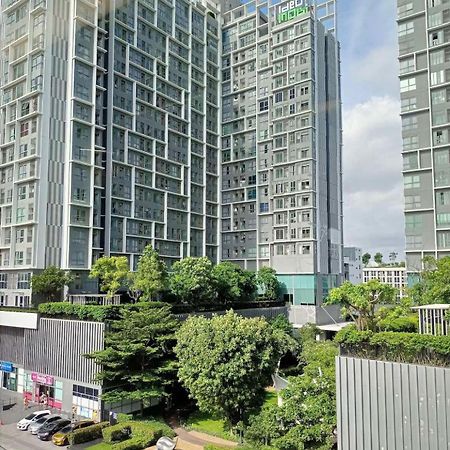 Ideo Mobi Condo Bangkok Exteriör bild