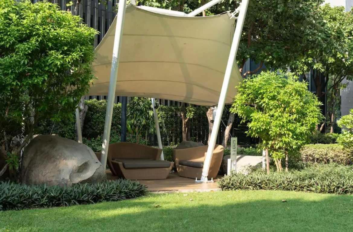 Ideo Mobi Condo Bangkok Exteriör bild